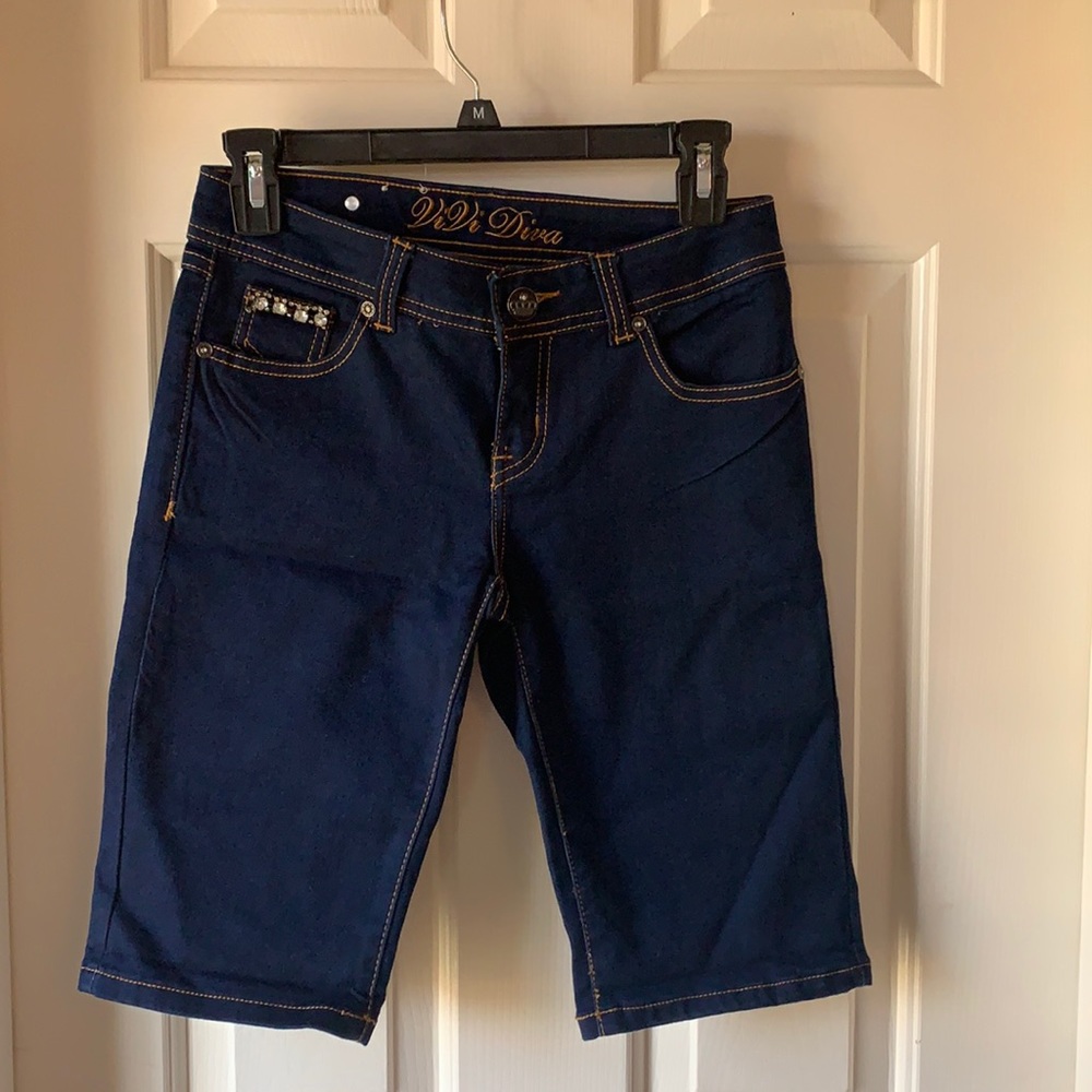 ViVI Diva Short Jeans for Juniors. Size 1. Embellished with white rhinestones.